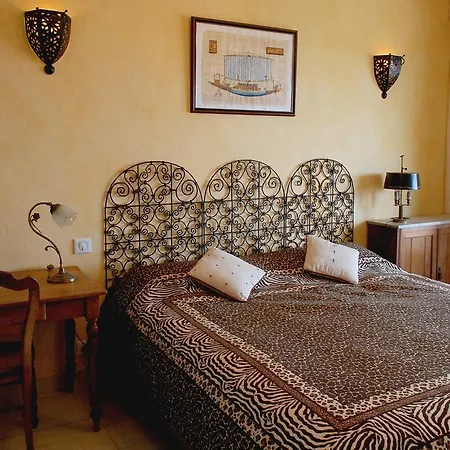 Center Bed & Breakfast Cannes